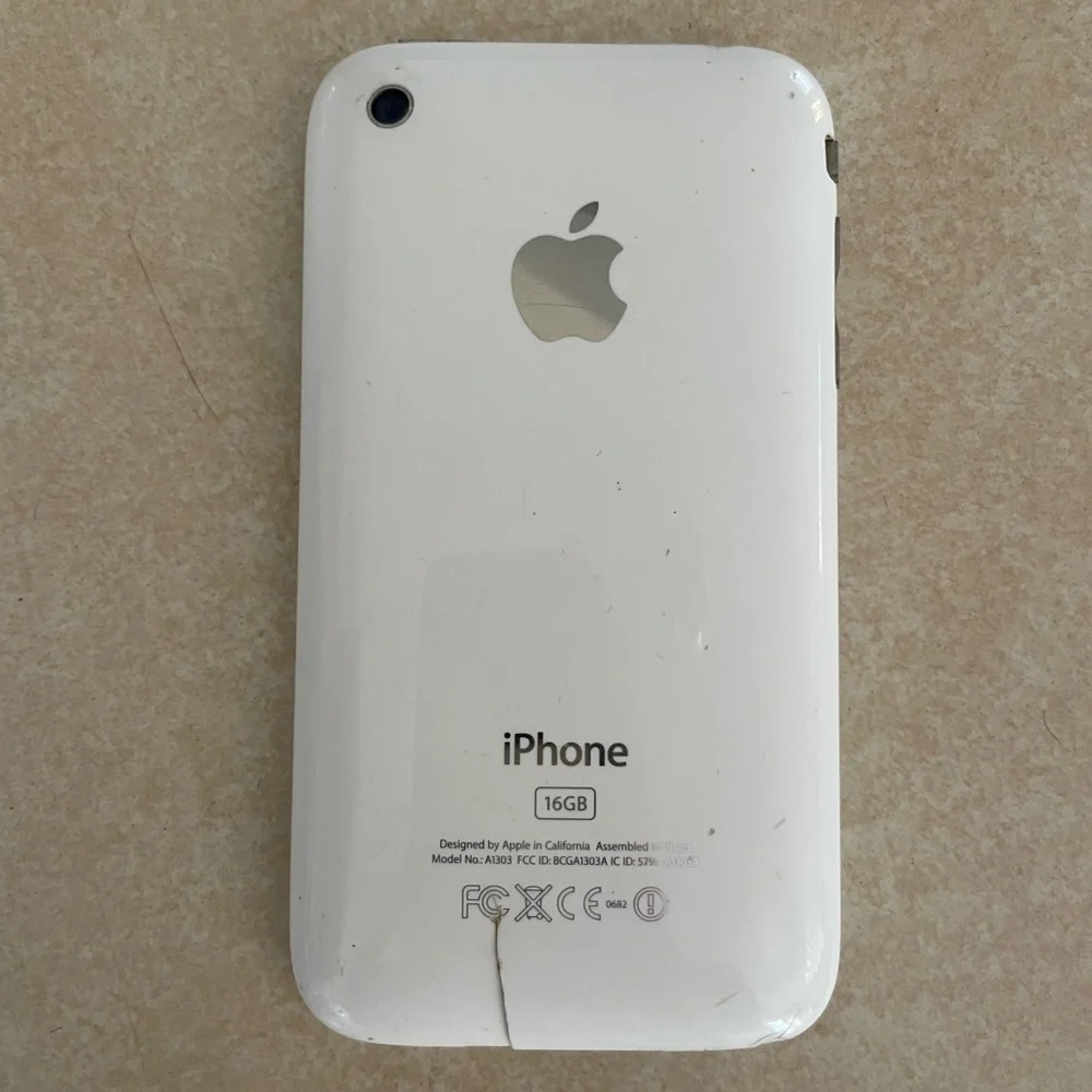 Apple iPhone 3GS 16GB White *MATCHING BOX* Vintage Collector Set